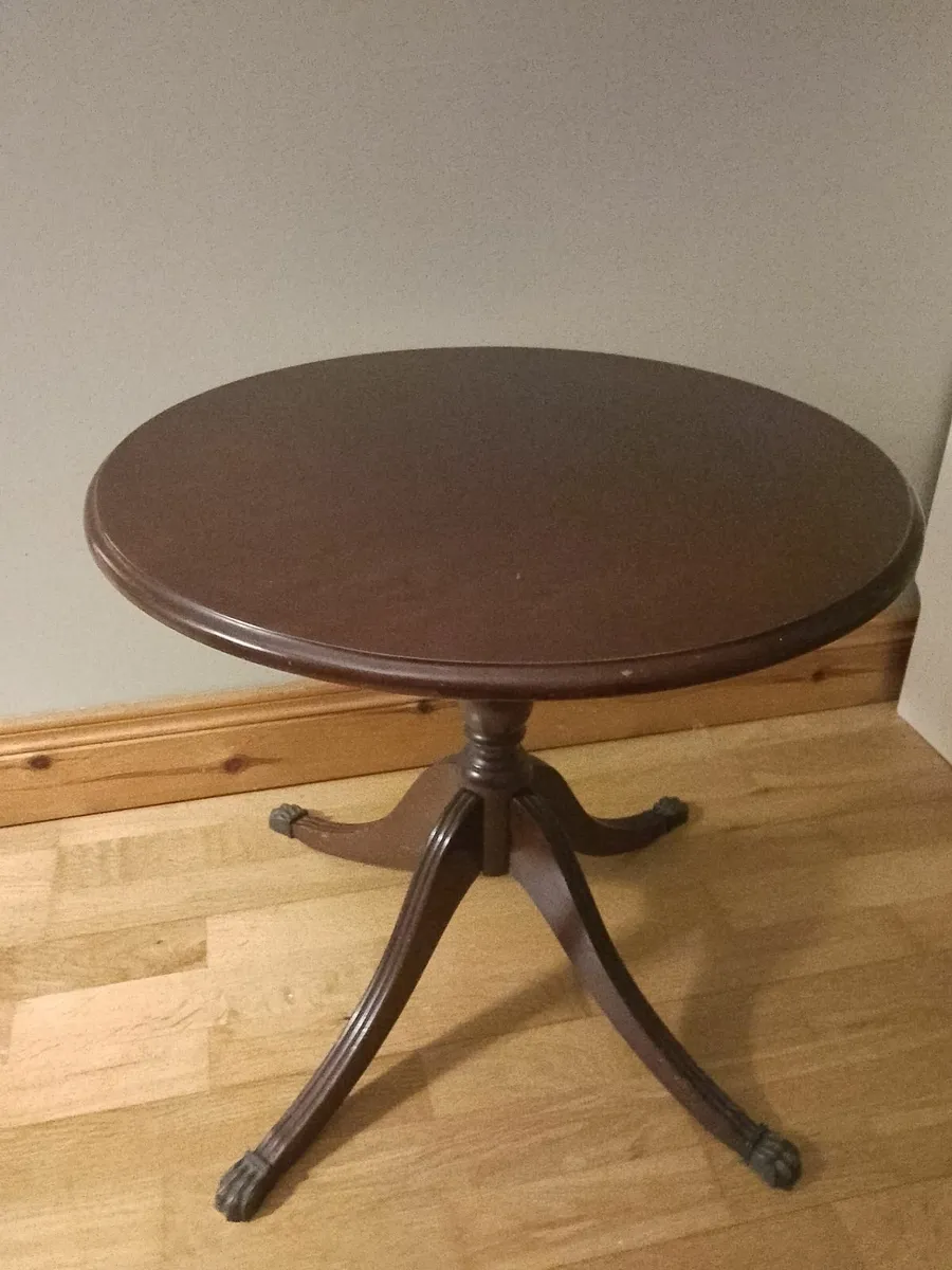 2 tables - Image 1