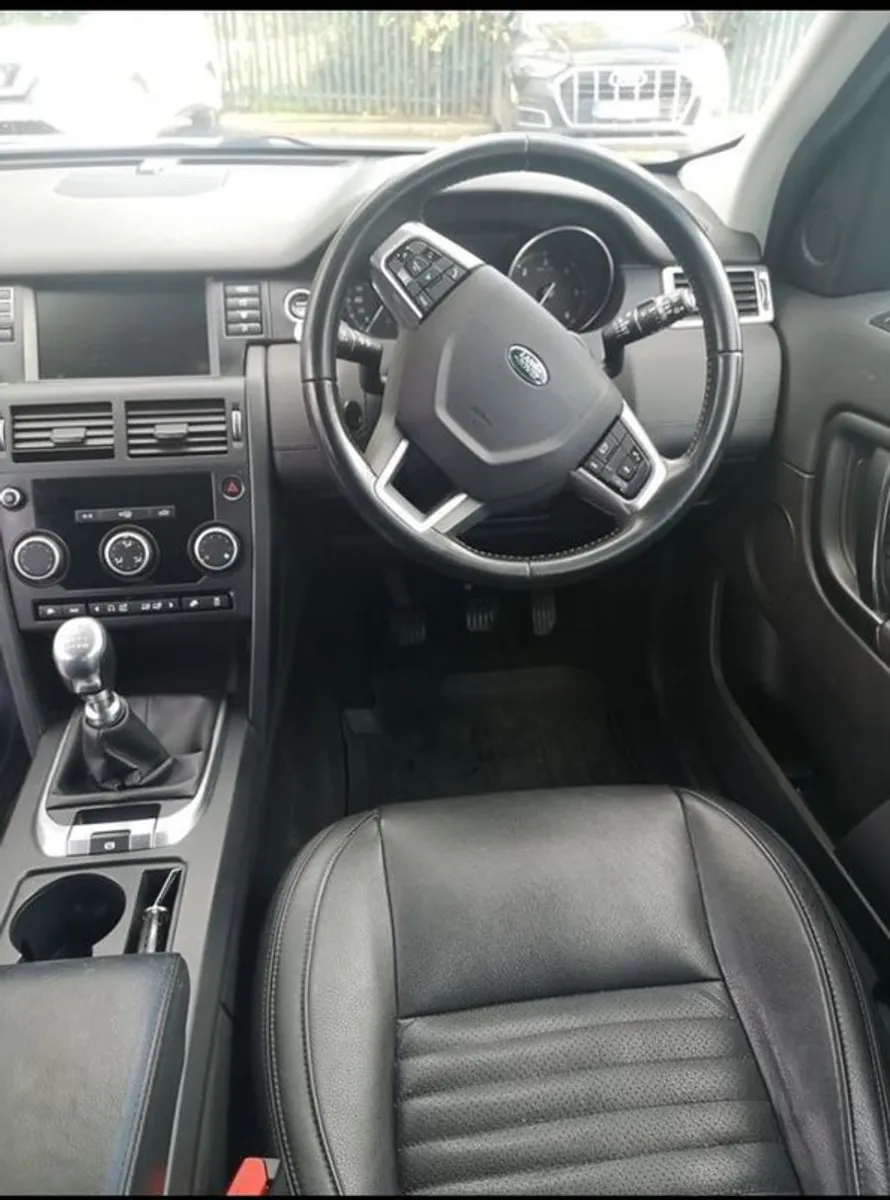 2017 Land Rover Discovery Sport - Image 4