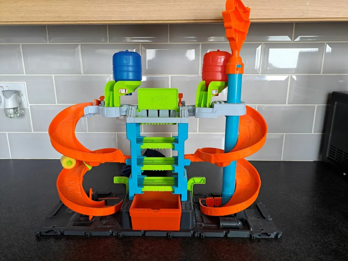 Hot wheels car wash - Image 1