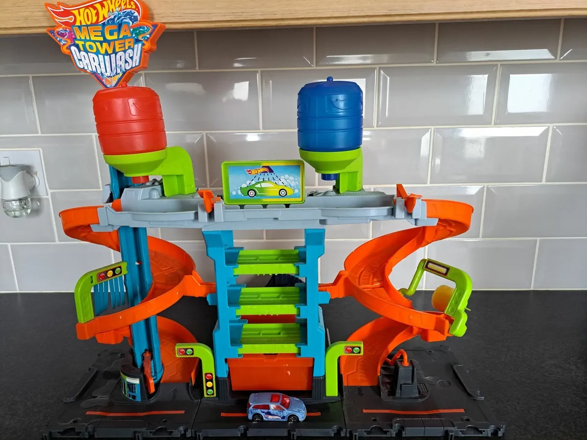 Hot wheels car wash - Image 2