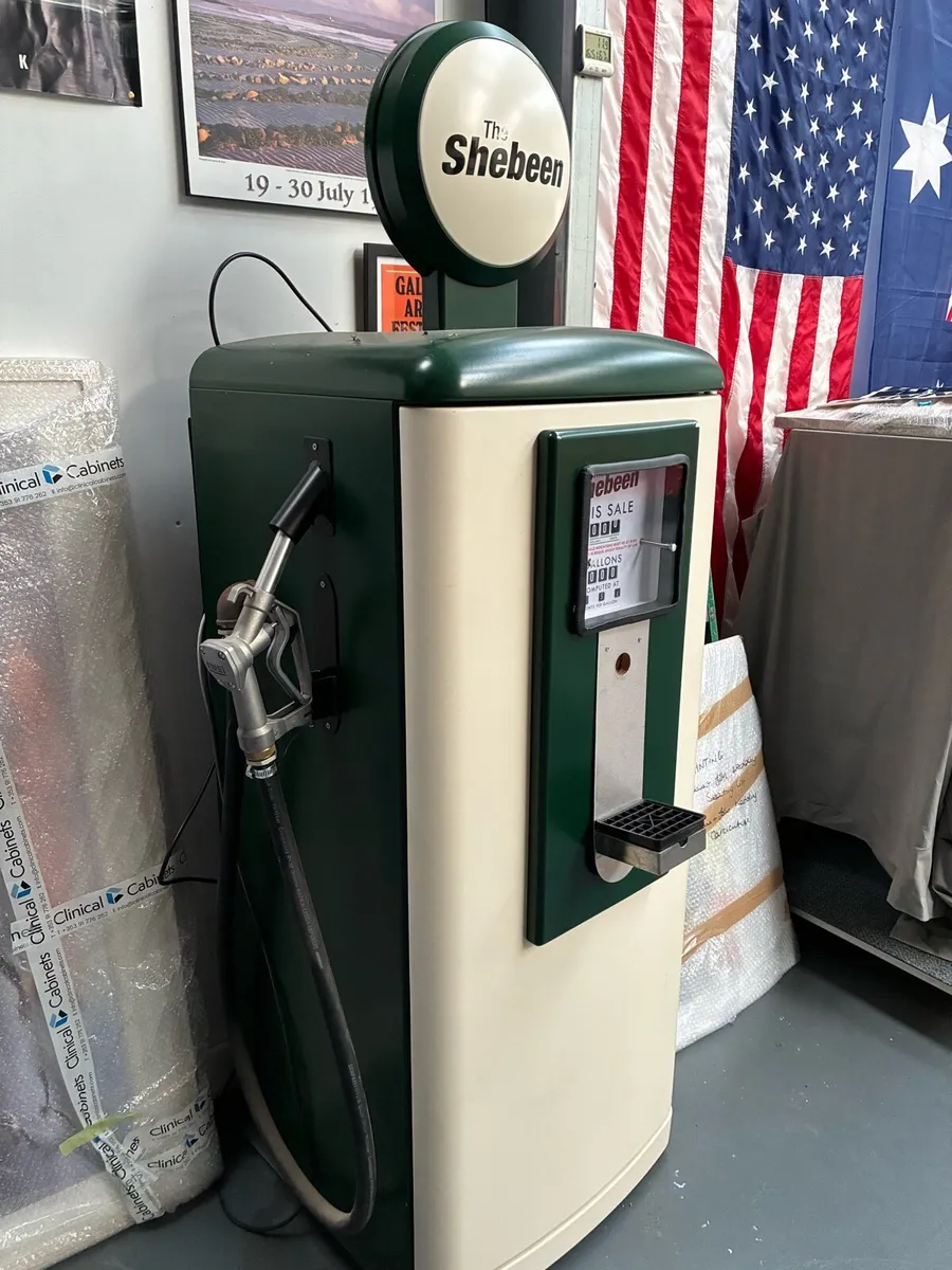 Vintage gas pump - Image 1