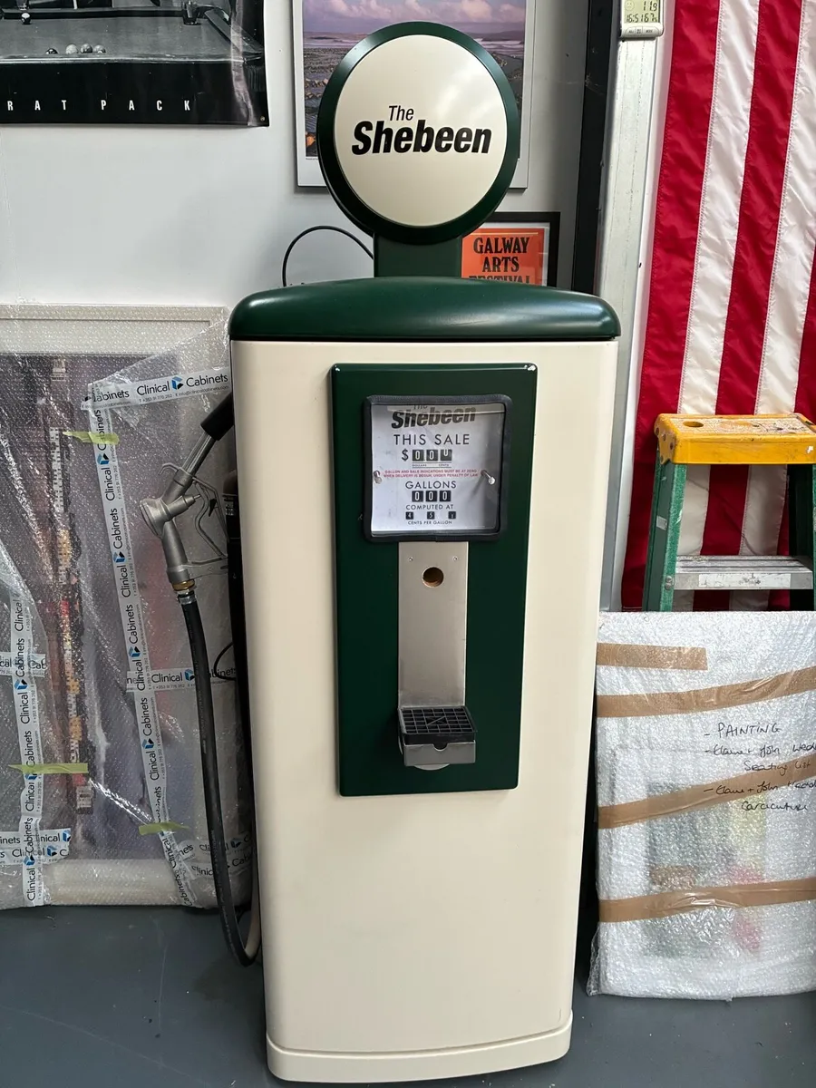 Vintage gas pump - Image 2