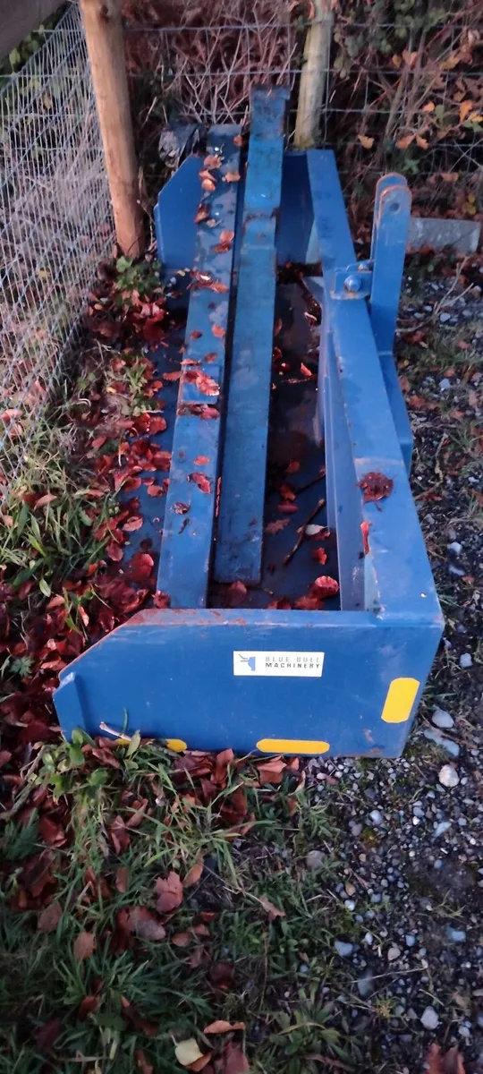 Transport box with pallet forks 7 foot - Image 1
