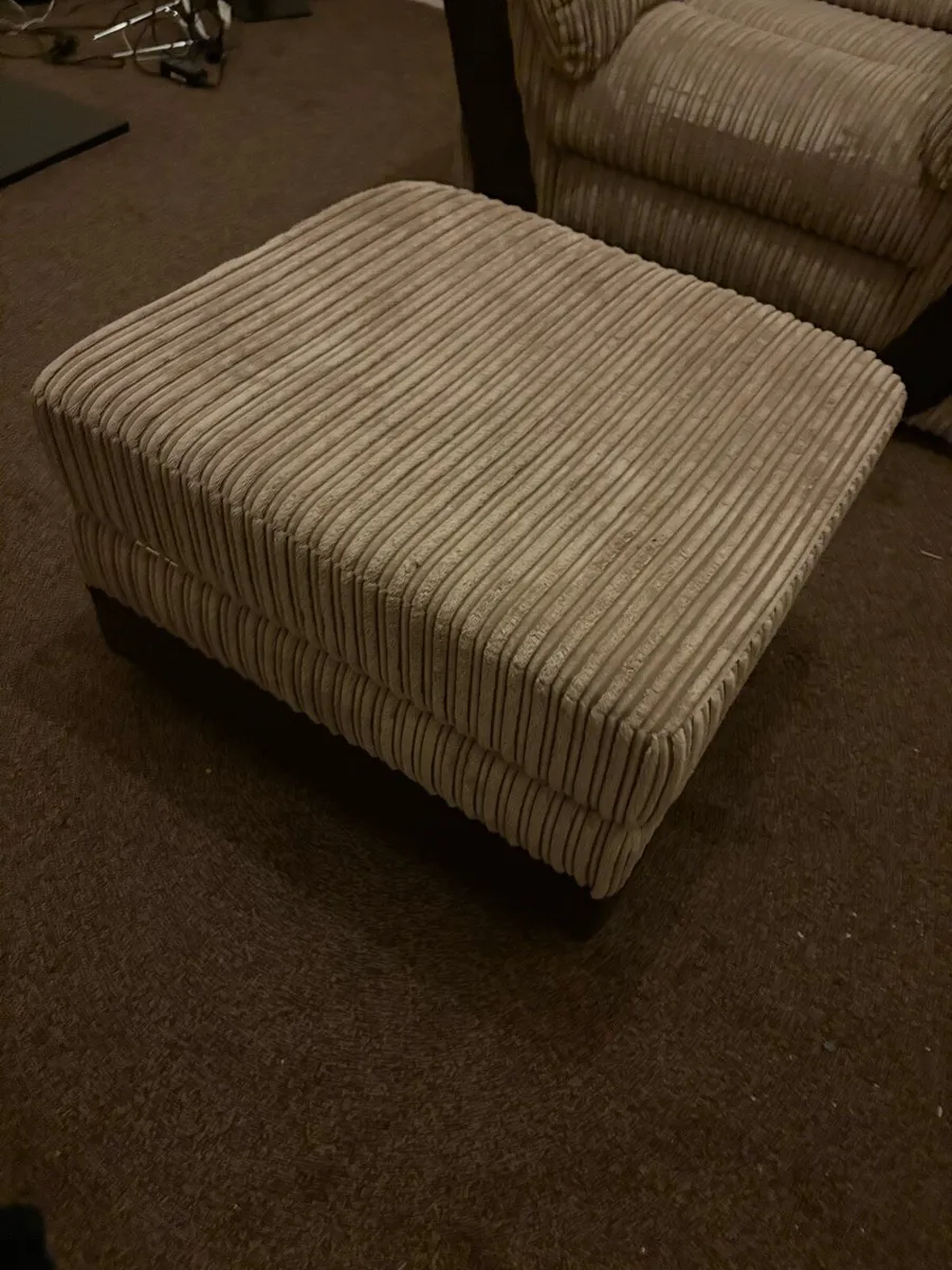 Three Piece Suite - Image 4