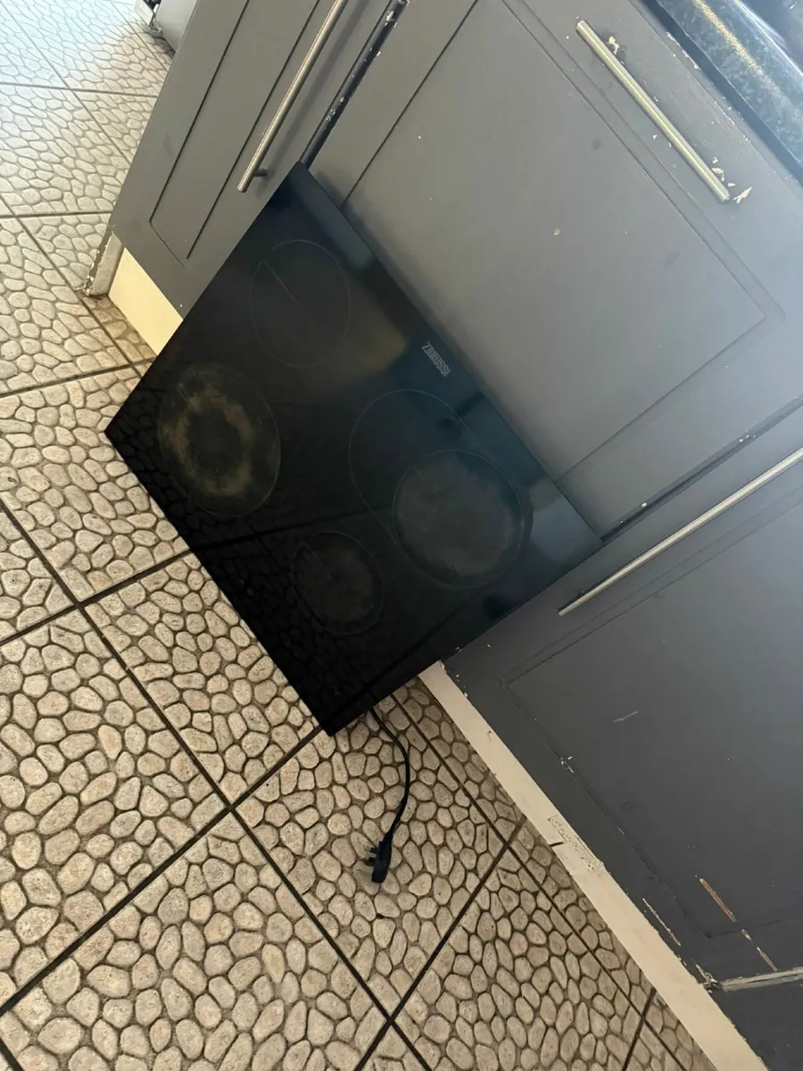 Zanussi electric hob - Image 4