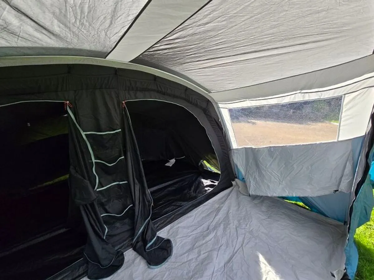 Decathlon Quechua Arpenaz 5.2 5-man 3-room Tent Fresh & Black - Image 4
