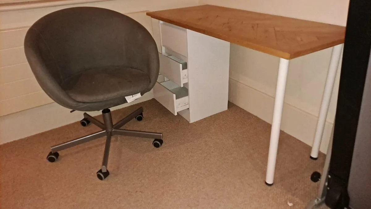 Desk and chair - Image 3