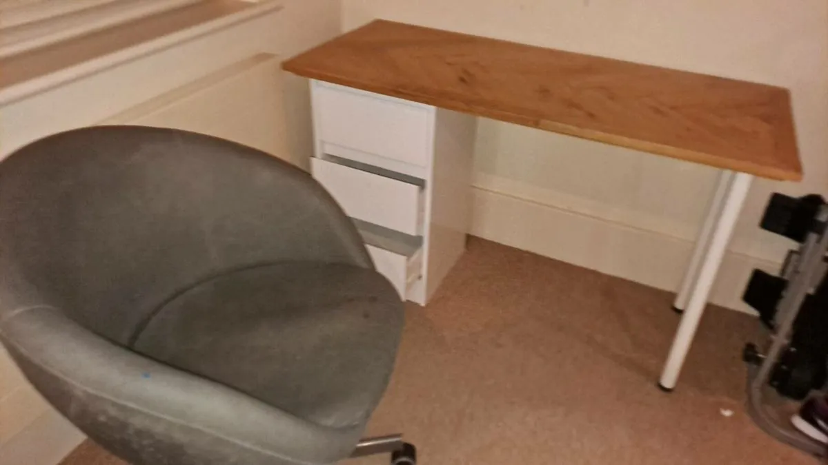 Desk and chair - Image 1