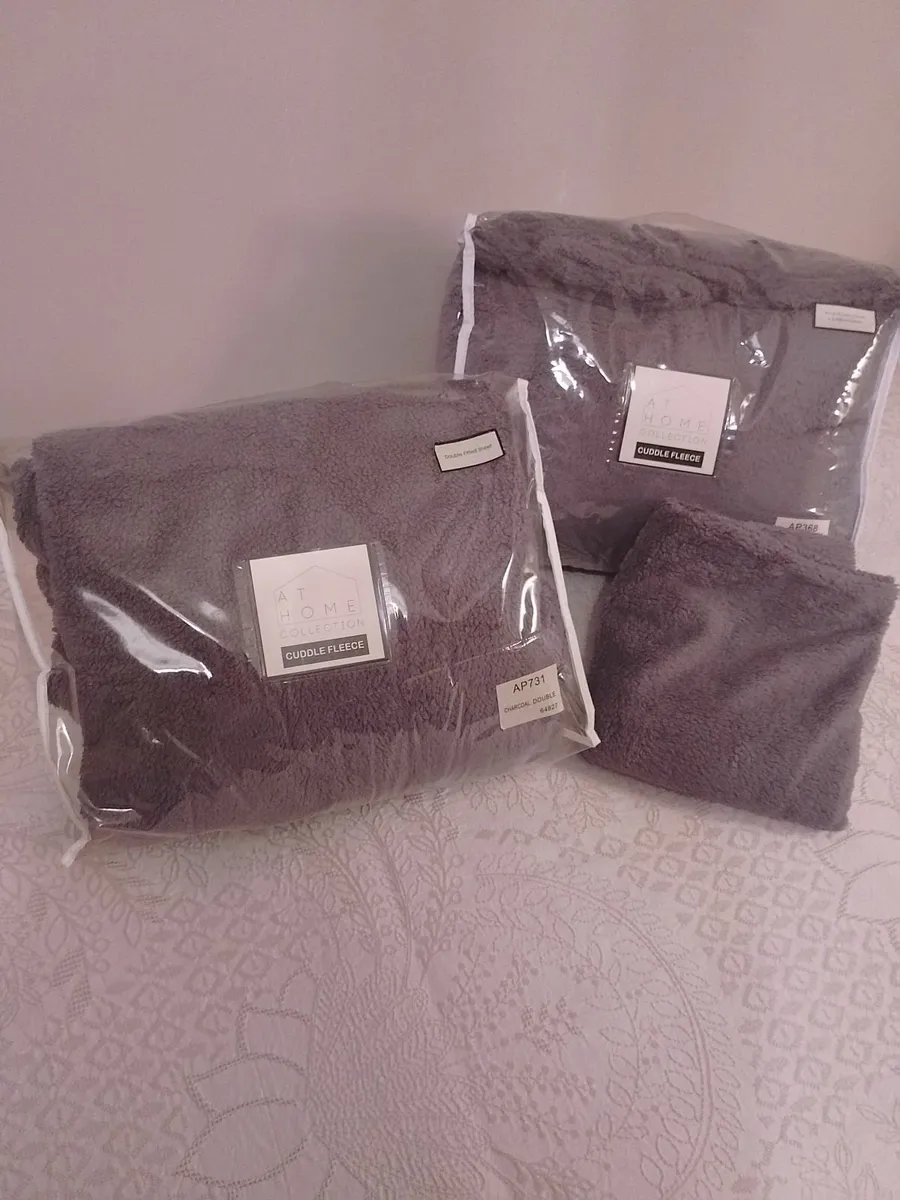 bed linen - Image 1