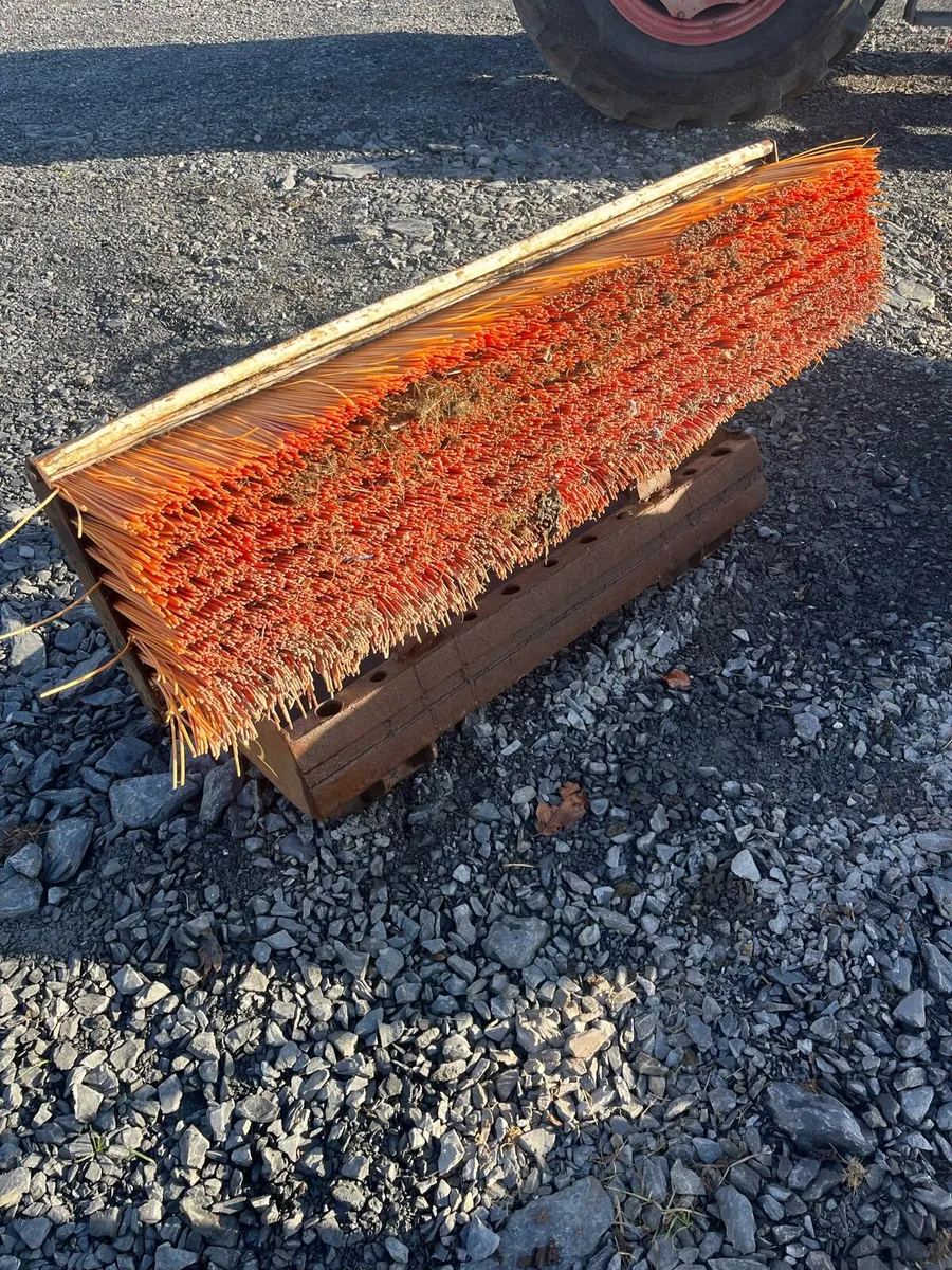 Bobcat skidsteer brush - Image 1