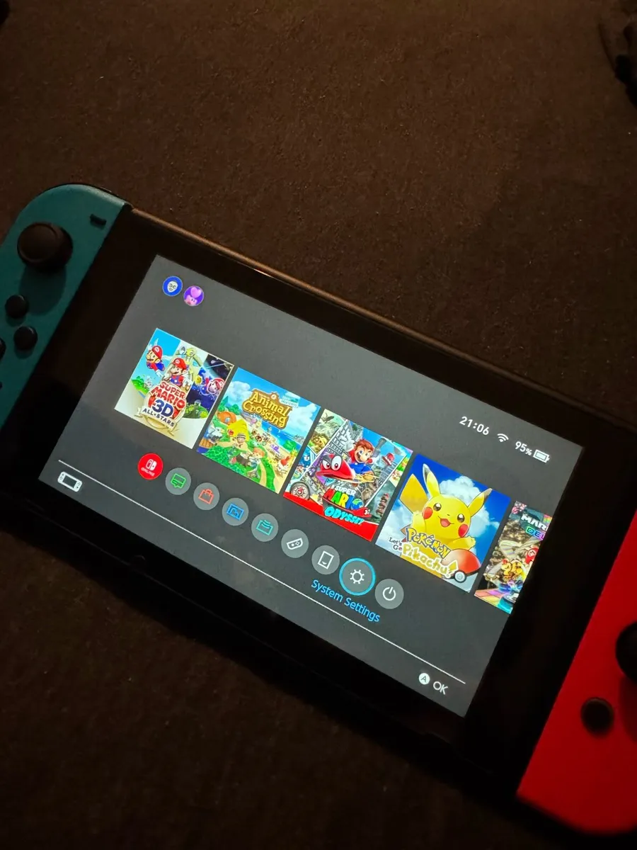 Nintendo Switch w/ 5 games - Image 4