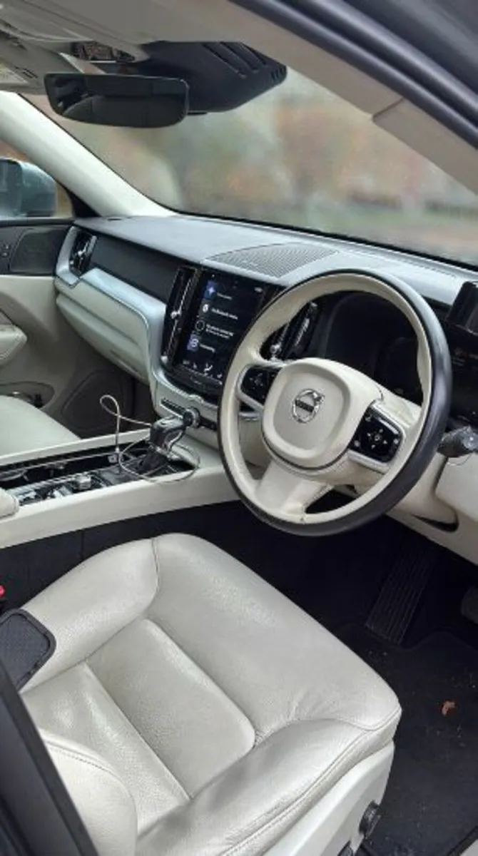 Volvo XC60 2020 - Image 2