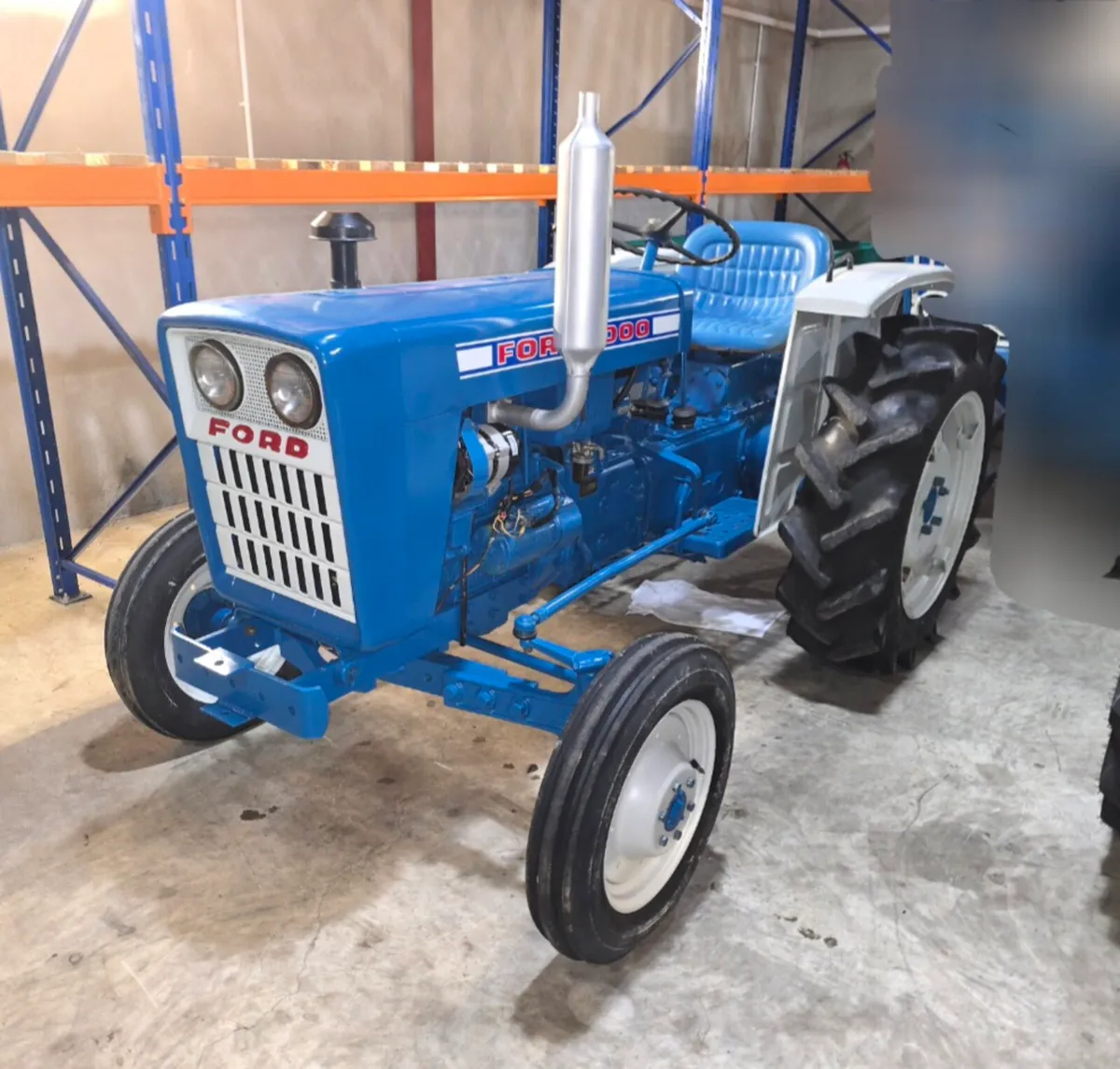 Ford 1000 vintage tractor mint condition - Image 1