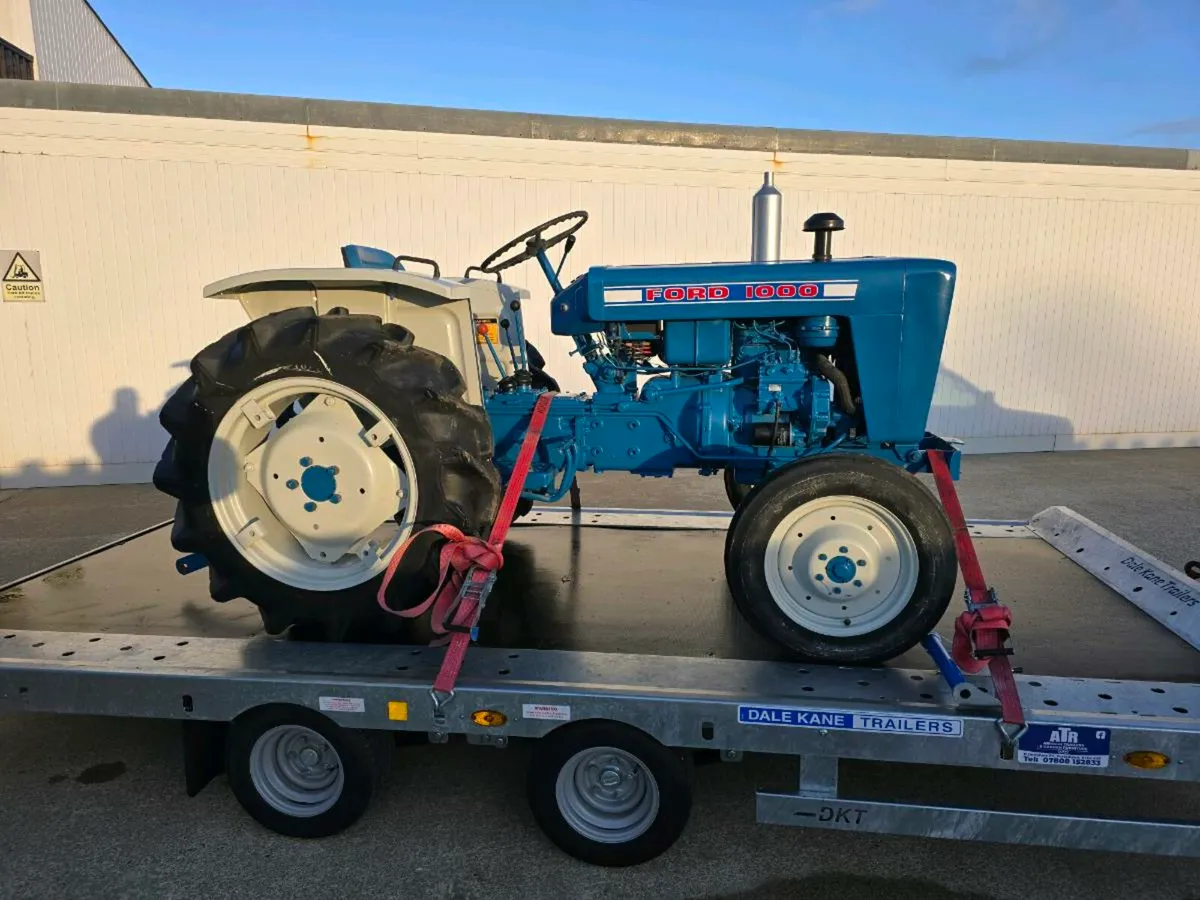 Ford 1000 vintage tractor mint condition - Image 3