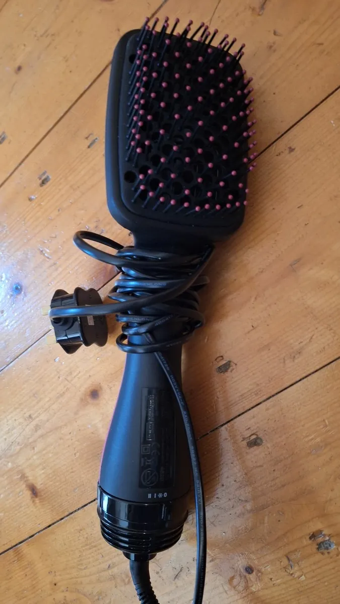 Revlon One-Step Hair Dryer and Styler - Image 1