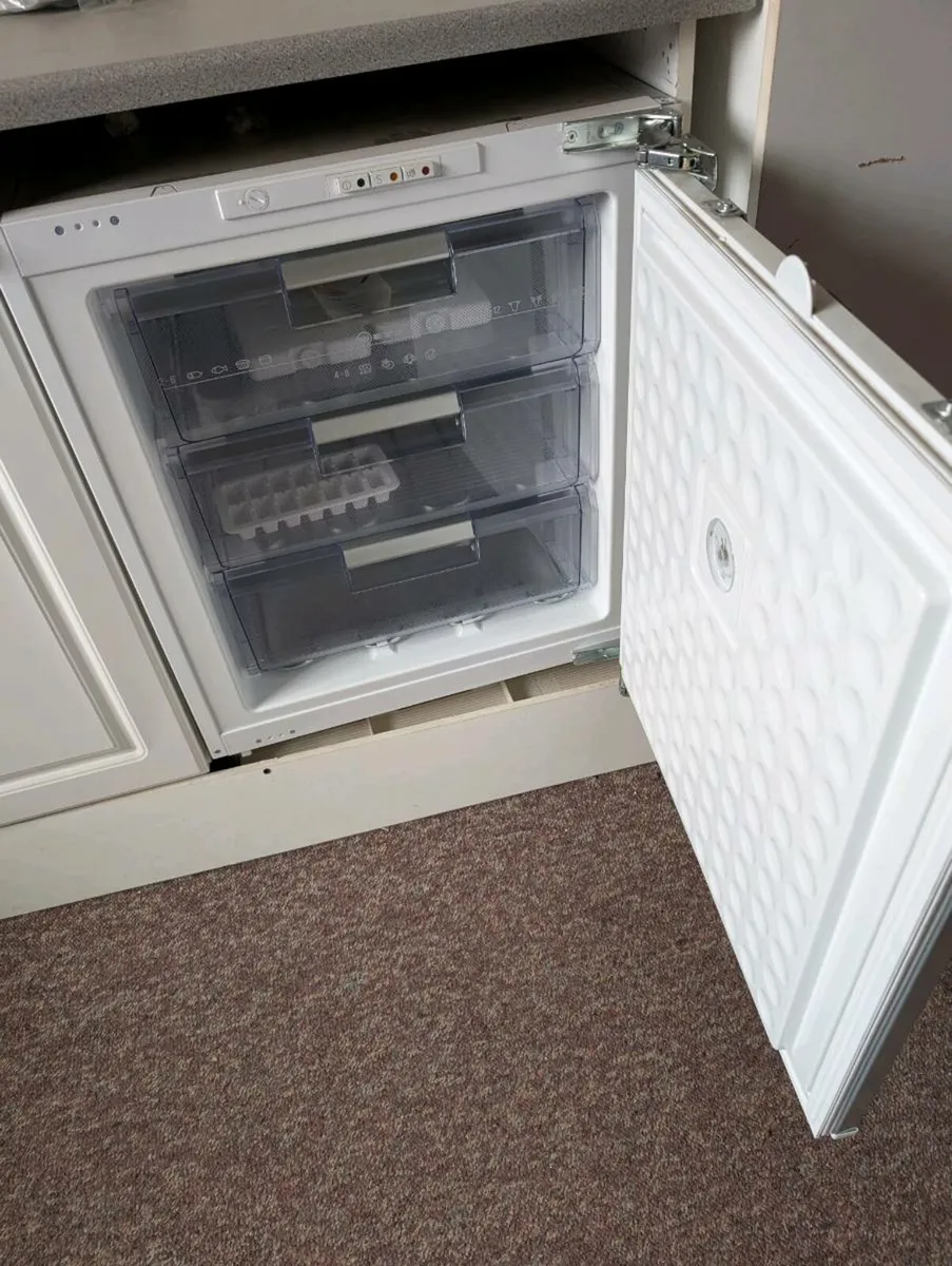 Neff built in under counter freezer - Image 2