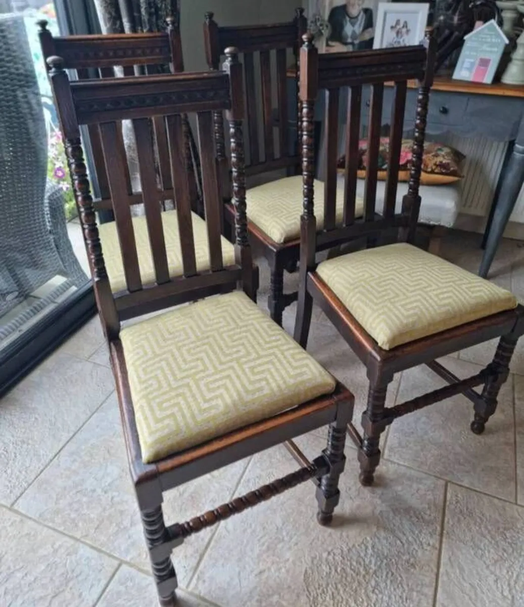 Stunning Antique Oak Chairs x 4...€320 - Image 1