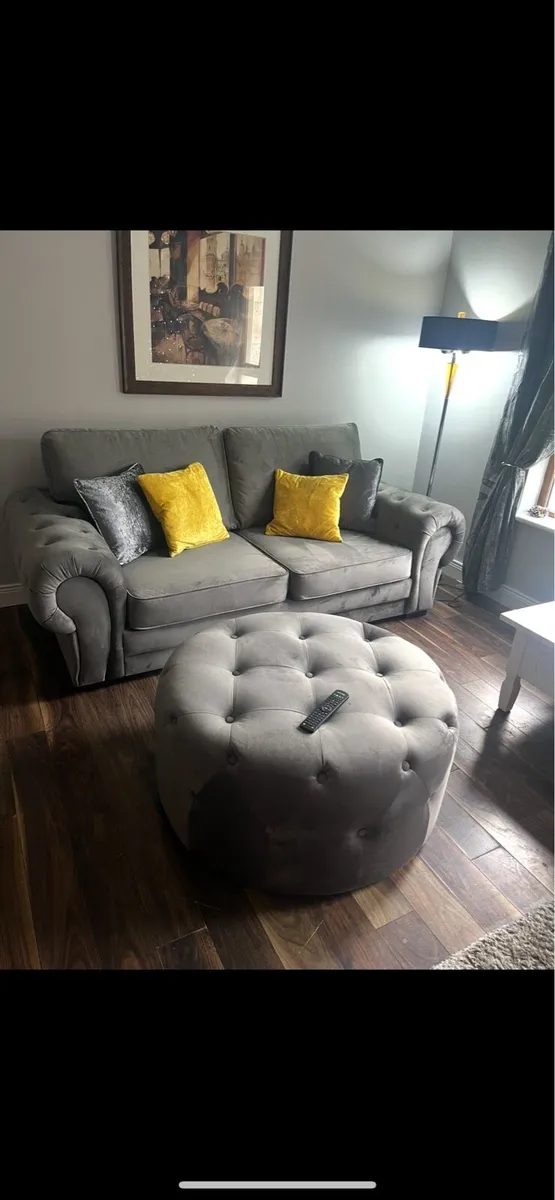 3+2 seater sofa + matching footstool - Image 1