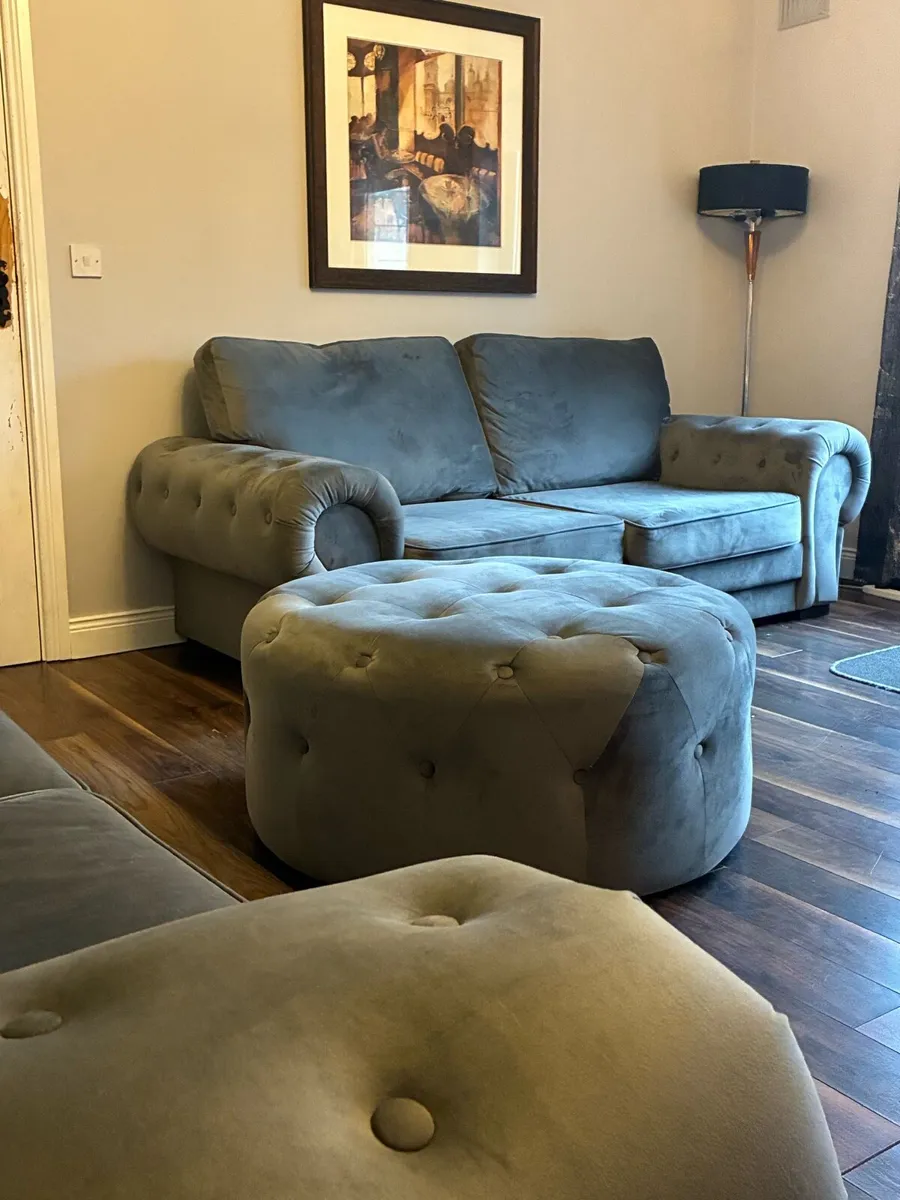 3+2 seater sofa + matching footstool - Image 4
