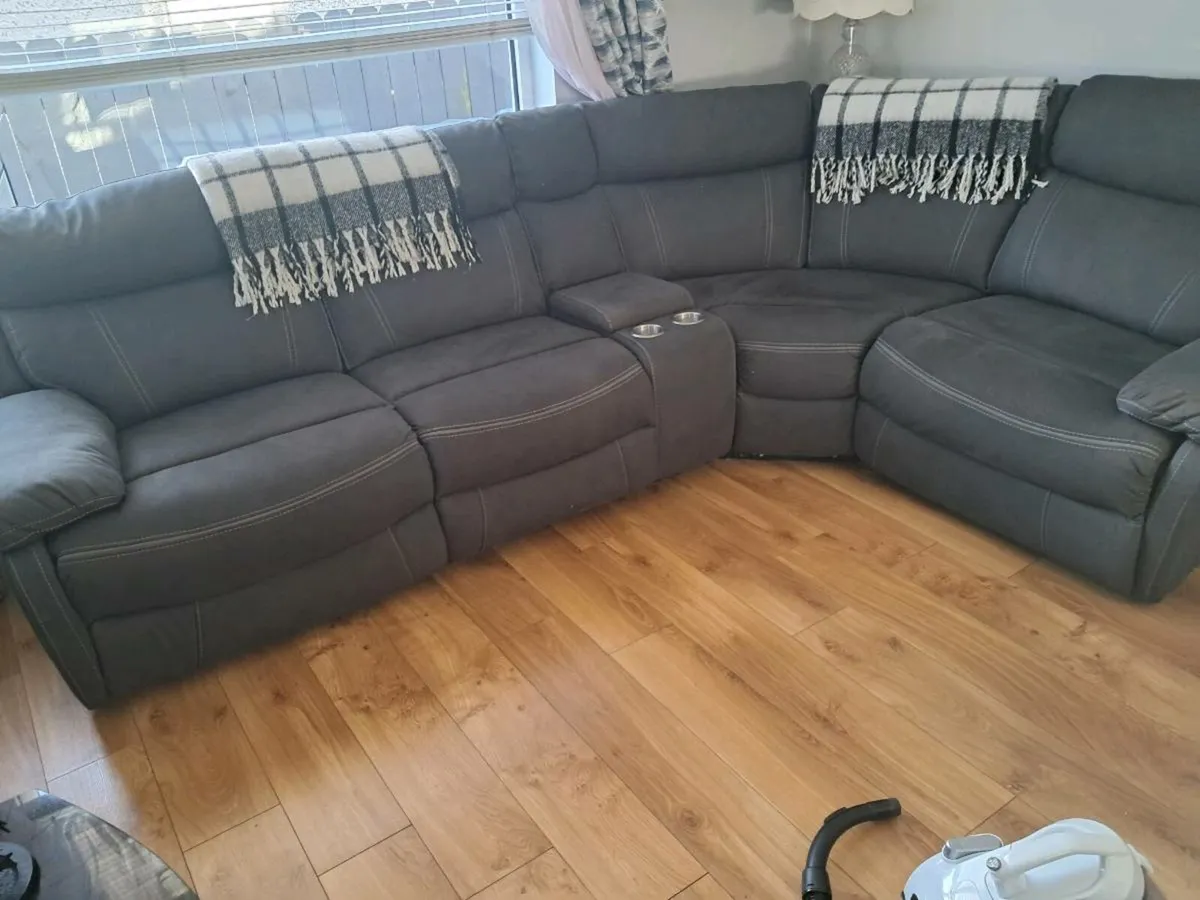 HARVEY NORMAN CORNER SUITE ALL ELECTRIC PERFECT - Image 1