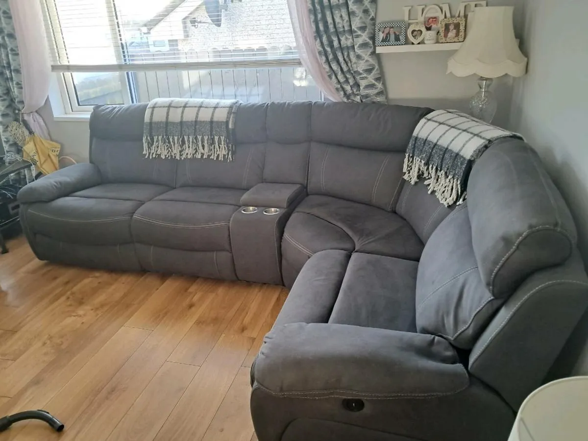 HARVEY NORMAN CORNER SUITE ALL ELECTRIC PERFECT - Image 2