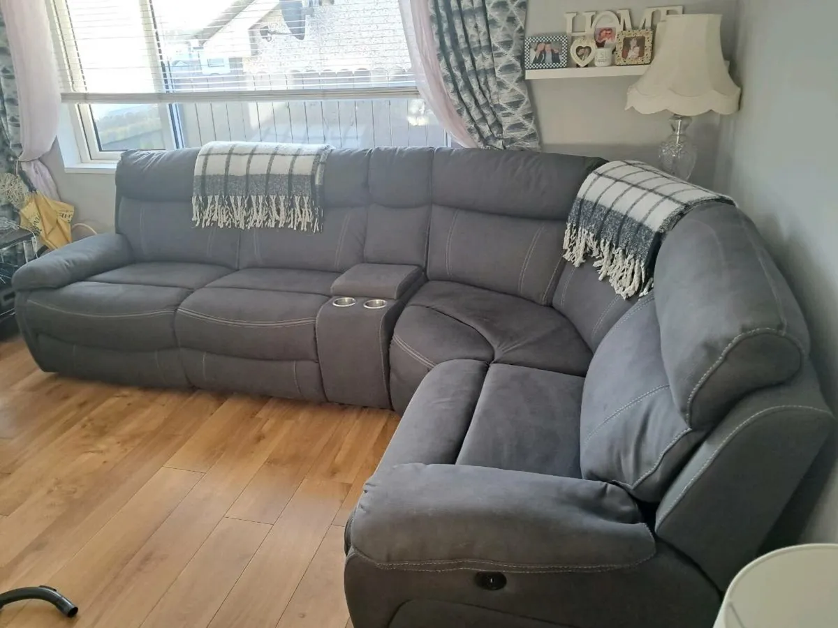 HARVEY NORMAN CORNER SUITE ALL ELECTRIC PERFECT - Image 3