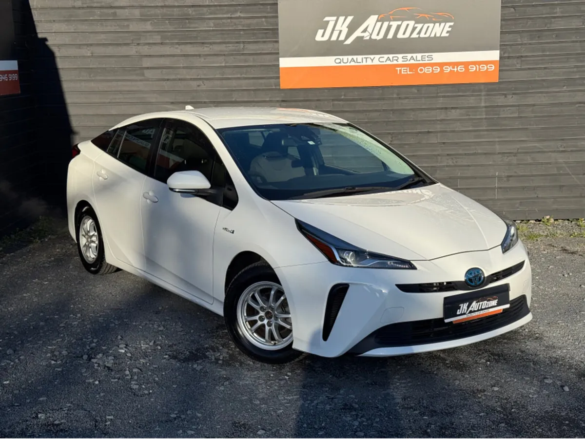 Toyota Prius 1.8 HYBRID 5DR - Image 1