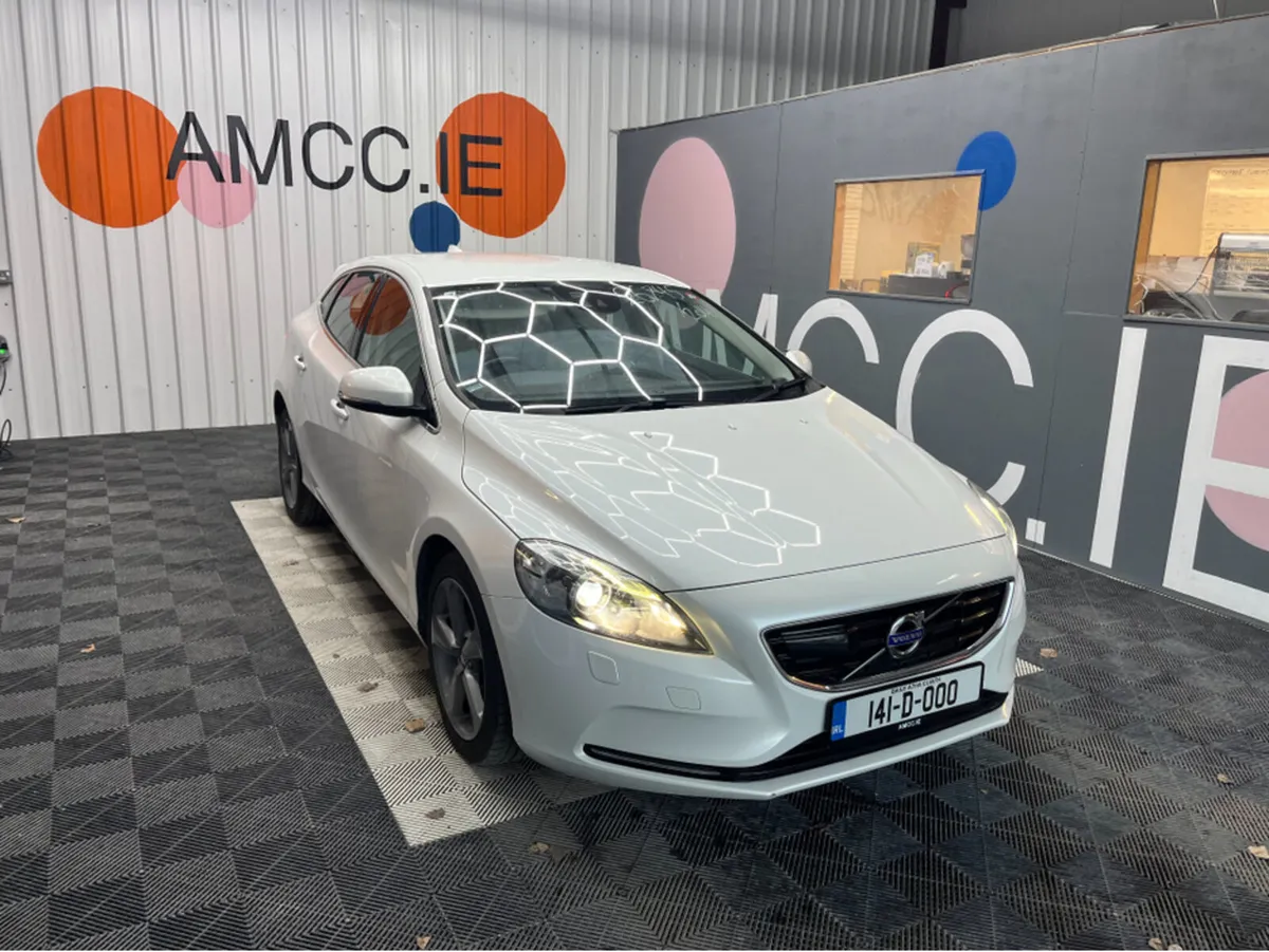 Volvo V40 2014 VOLVO V40 1.6L PETROL / 59K KMS / A - Image 1