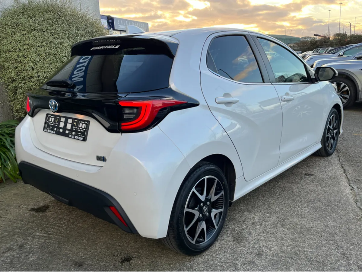 Toyota Yaris Z HYBRID AUTOMATIC 1.5 PETROL //360 P - Image 4