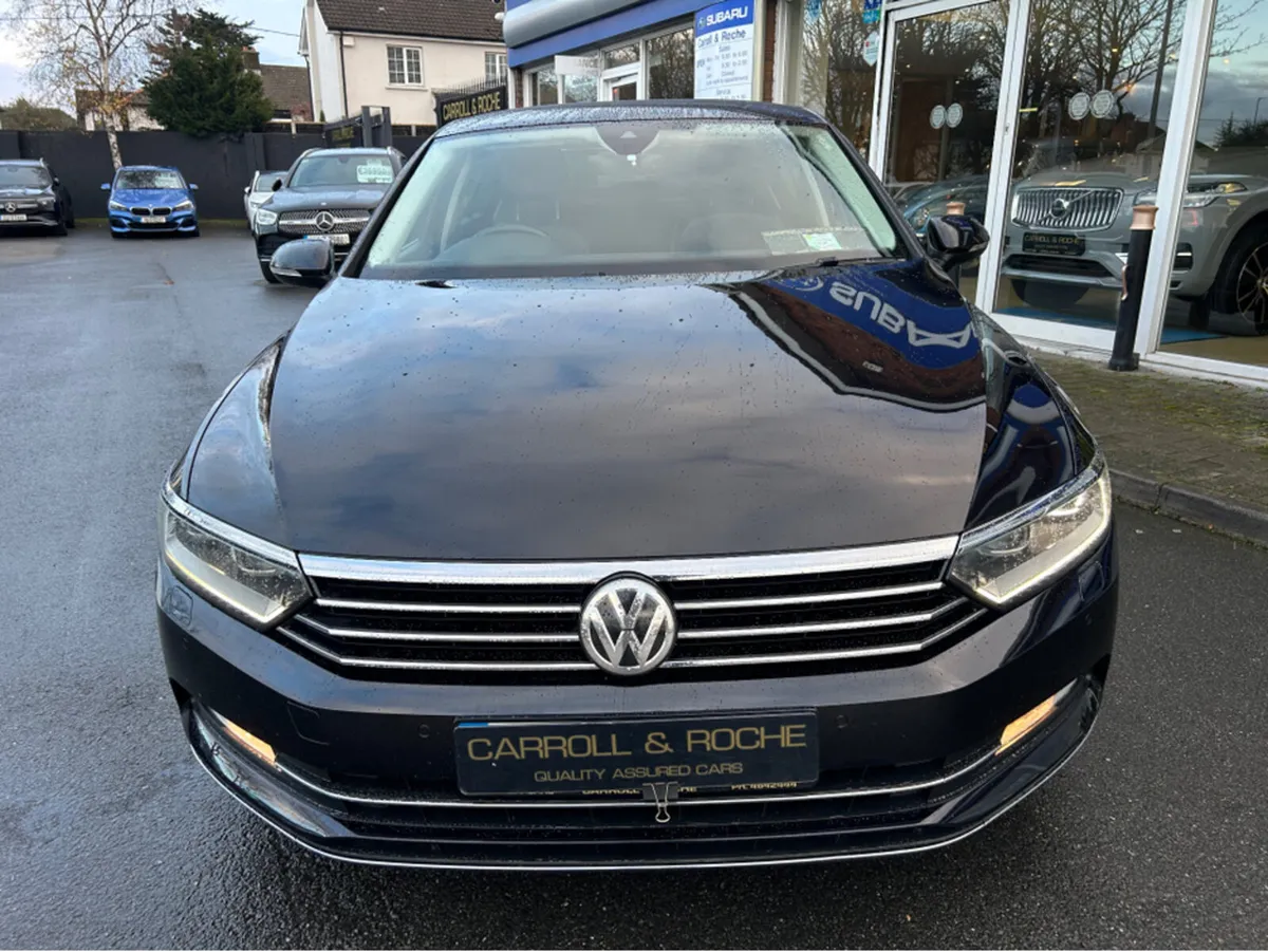 Volkswagen Passat High-Line Automatic - Black + Bl - Image 4