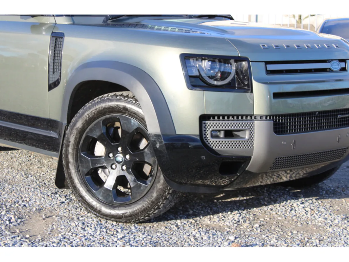 Land Rover Defender 110 X-DYNAMIC S PHEV P400E AWD - Image 4