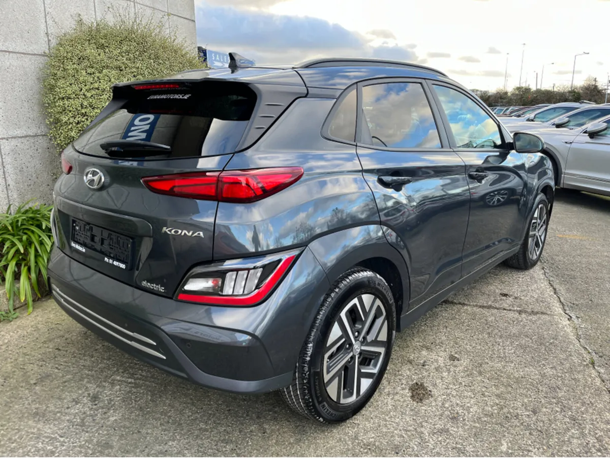 Hyundai KONA EV PREMIUM 64KWH //HEATED SEATS AND S - Image 4