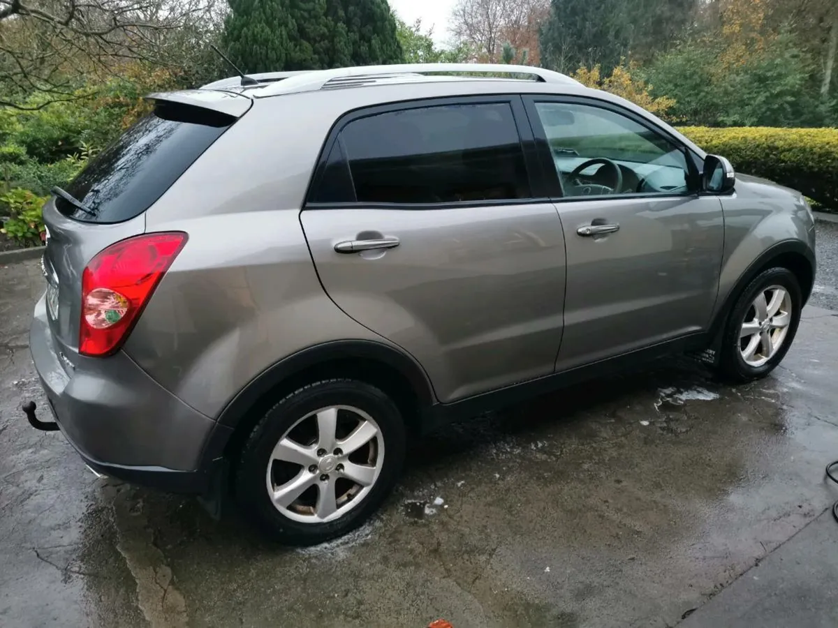 13 SSANGYONG Korando passenger - Image 2