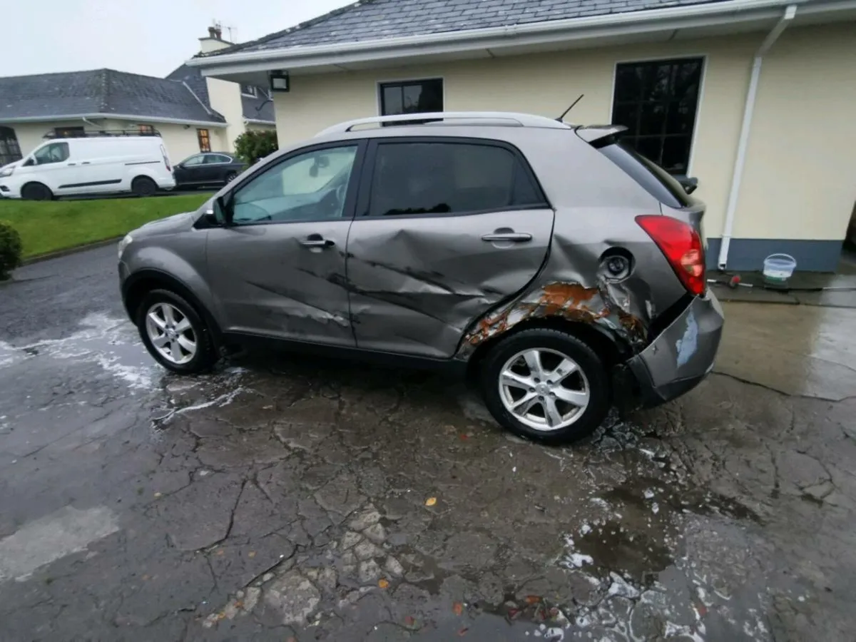 13 SSANGYONG Korando passenger - Image 3