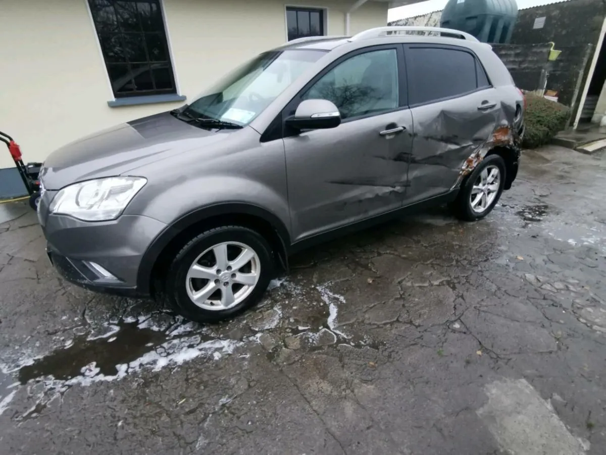 13 SSANGYONG Korando passenger - Image 4