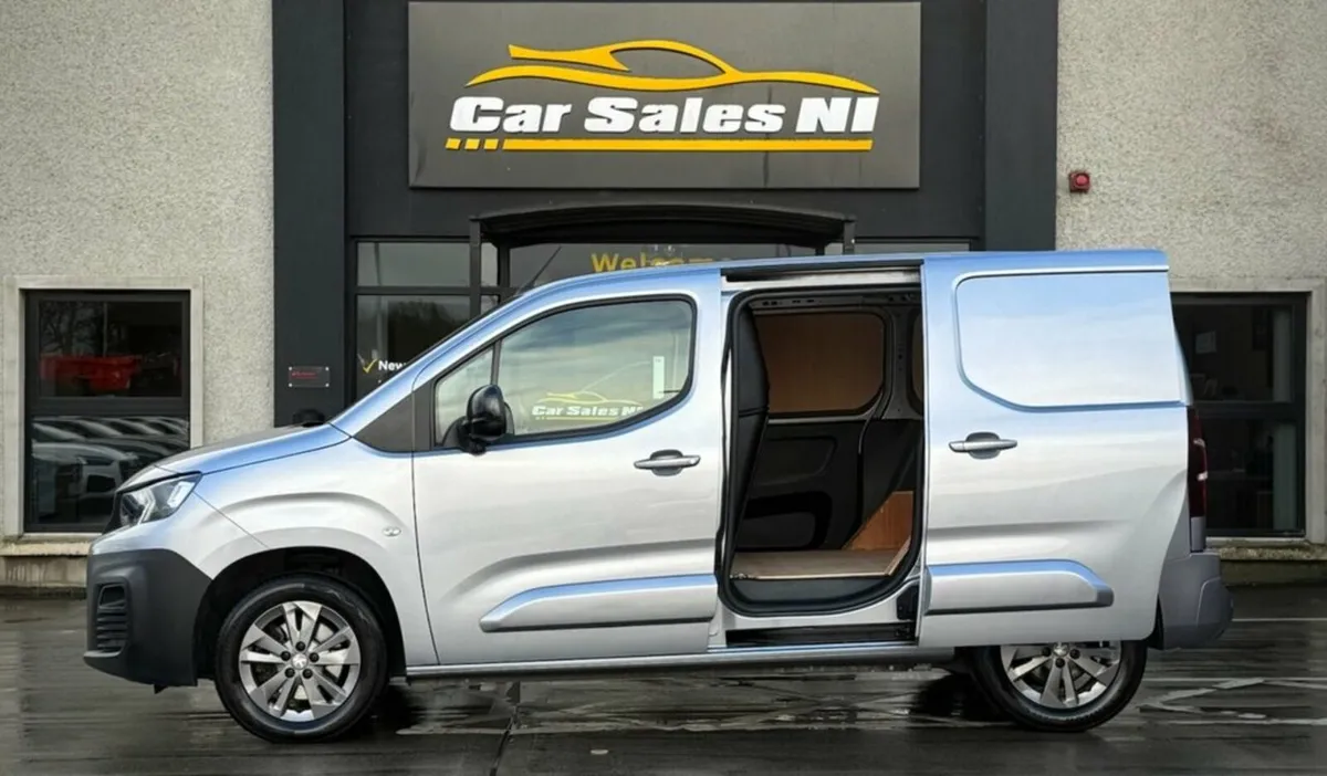 1.5 BlueHDi 1000 Asphalt Premium Standard Panel Va - Image 4