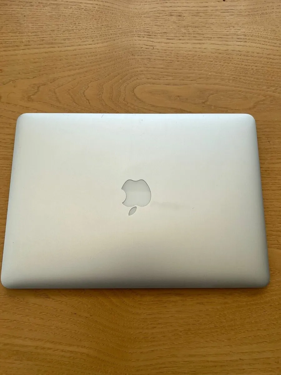 2015 Apple 13" Inch MacBook Air Intel i5 8GB 128GB - Image 4