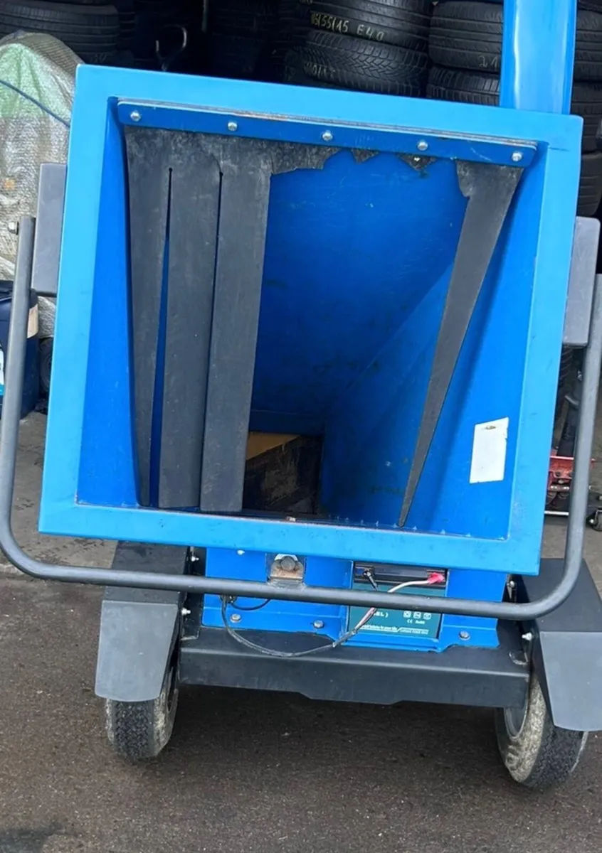 Hyundai HYCH15100TE 420cc 4.5" Petrol Wood Chipper - Image 2