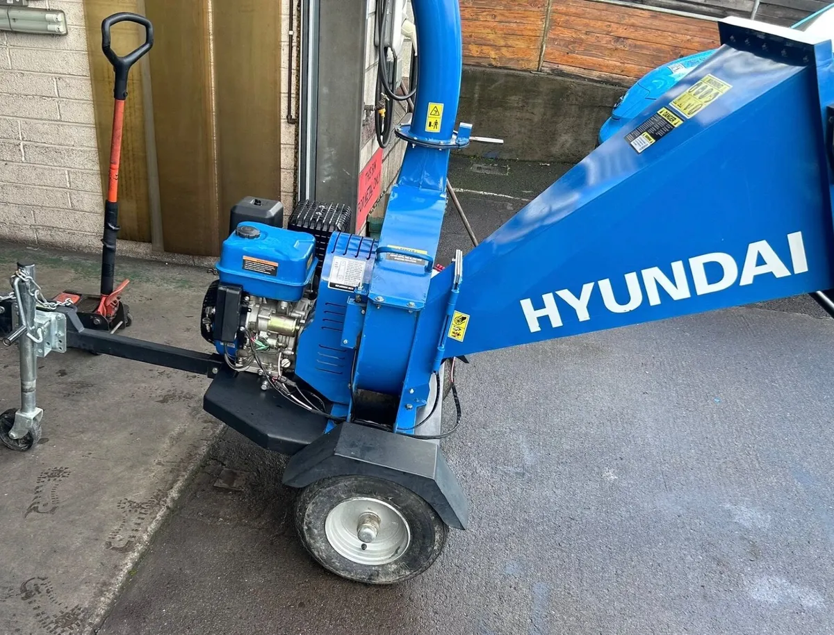 Hyundai HYCH15100TE 420cc 4.5" Petrol Wood Chipper - Image 1