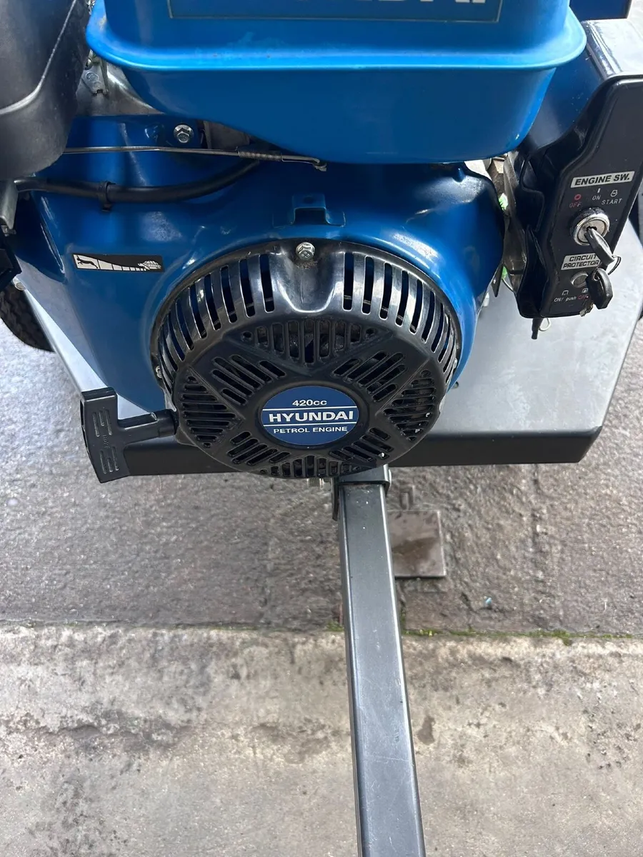 Hyundai HYCH15100TE 420cc 4.5" Petrol Wood Chipper - Image 3