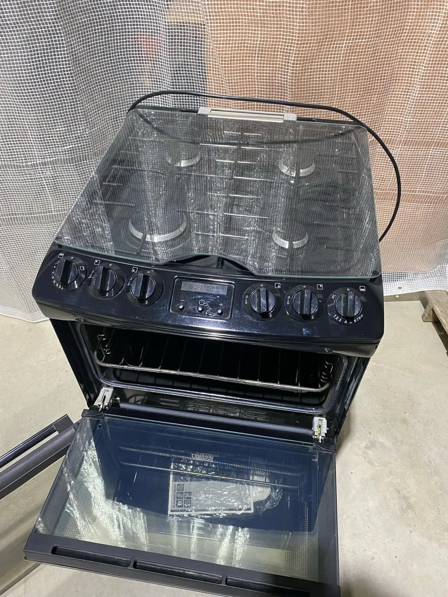 Zanussi gas cooker (mains gas) - Image 3
