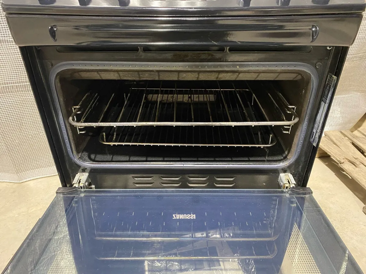 Zanussi gas cooker (mains gas) - Image 4