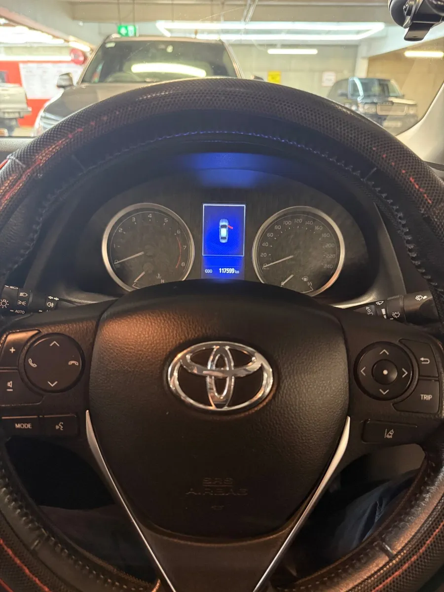 Toyota Corolla 2018 - Image 2