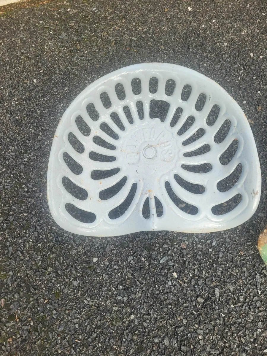 Vintage tractor seats - Image 2