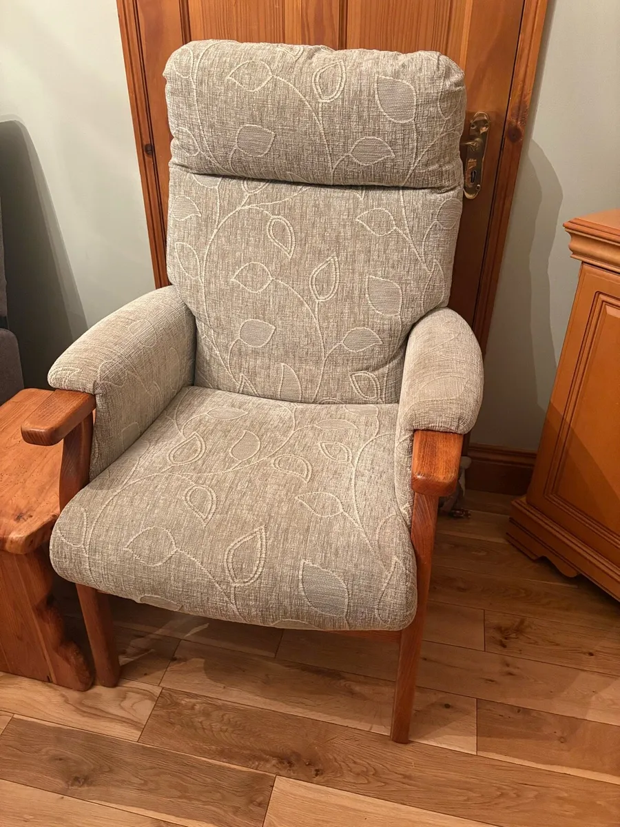 Supportive chair - Image 1