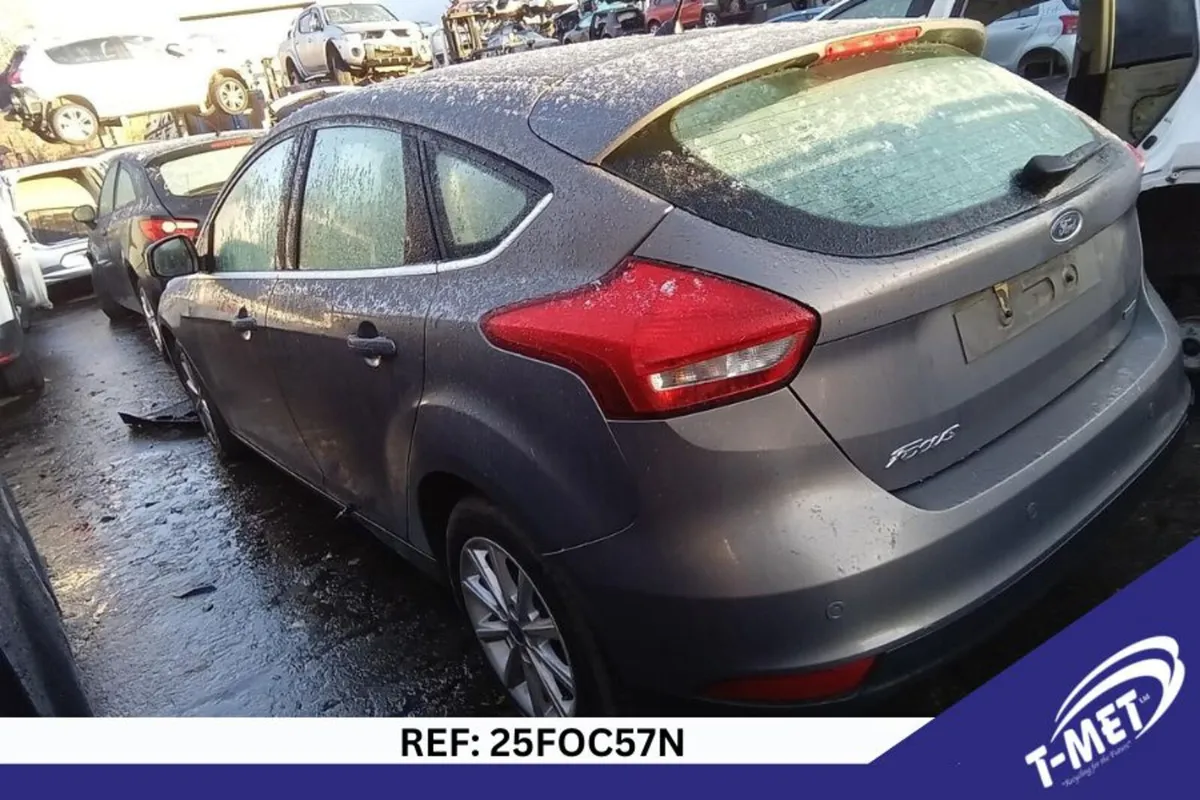 2015 FORD FOCUS BREAKING FOR PARTS - Image 4