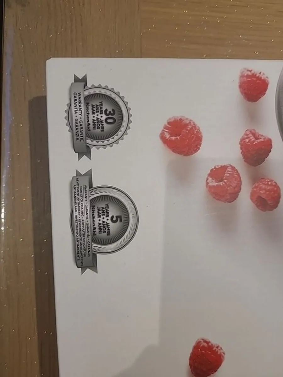 New Kitchen Aid  12 cups pan - Image 3