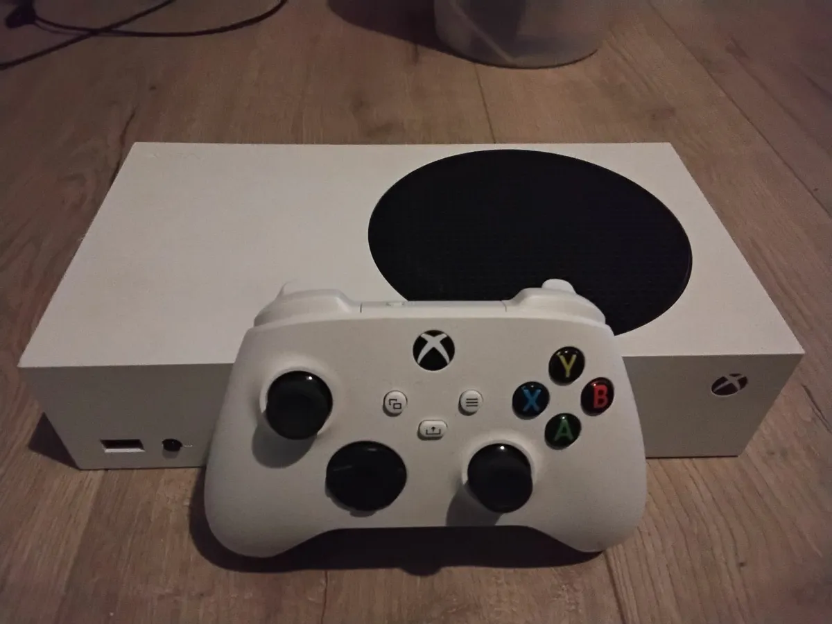 Xbox sires S and controller - Image 1