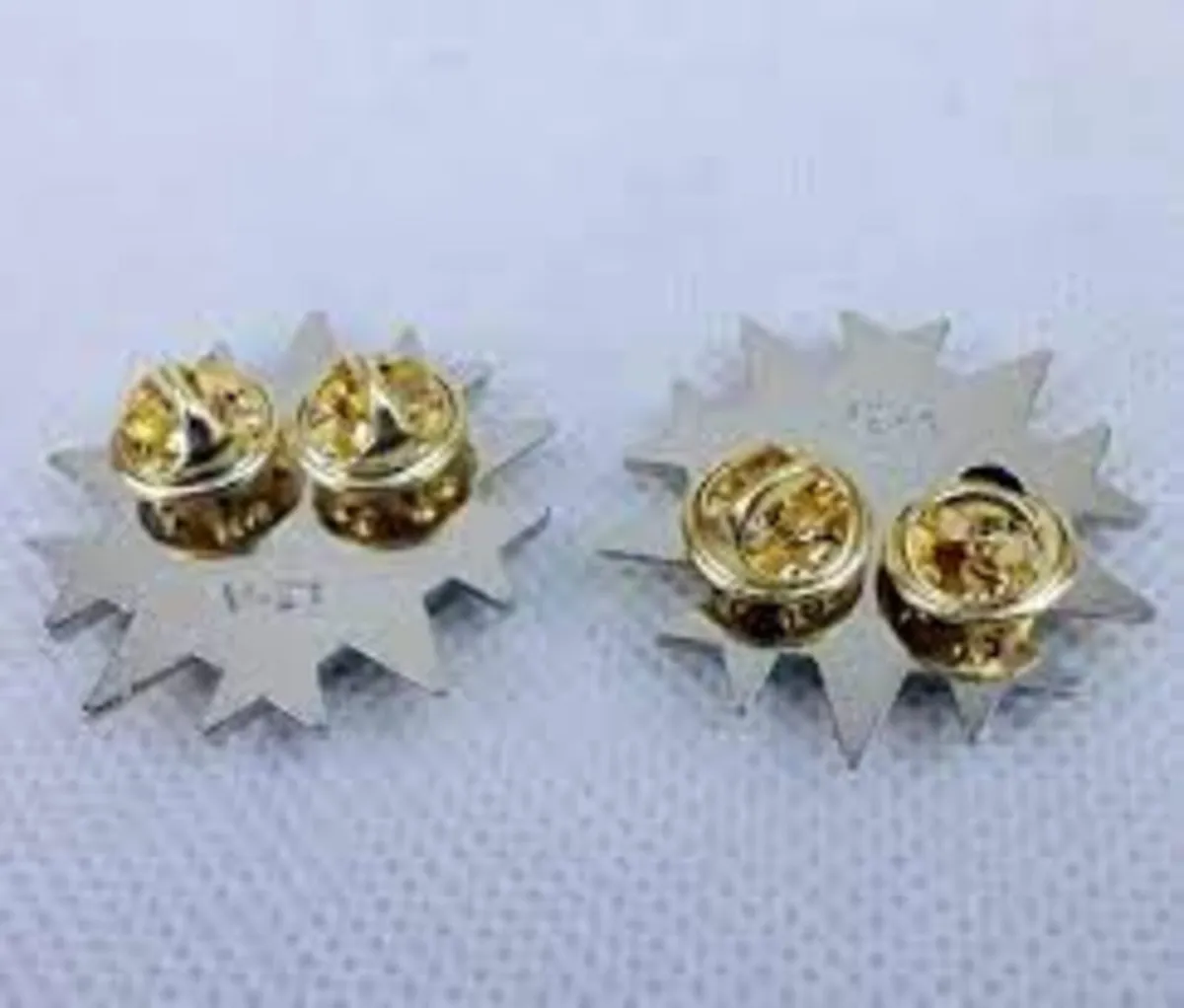 Pair of 6 Star (Gold Silver Colour) Alloy Brooches - Image 2