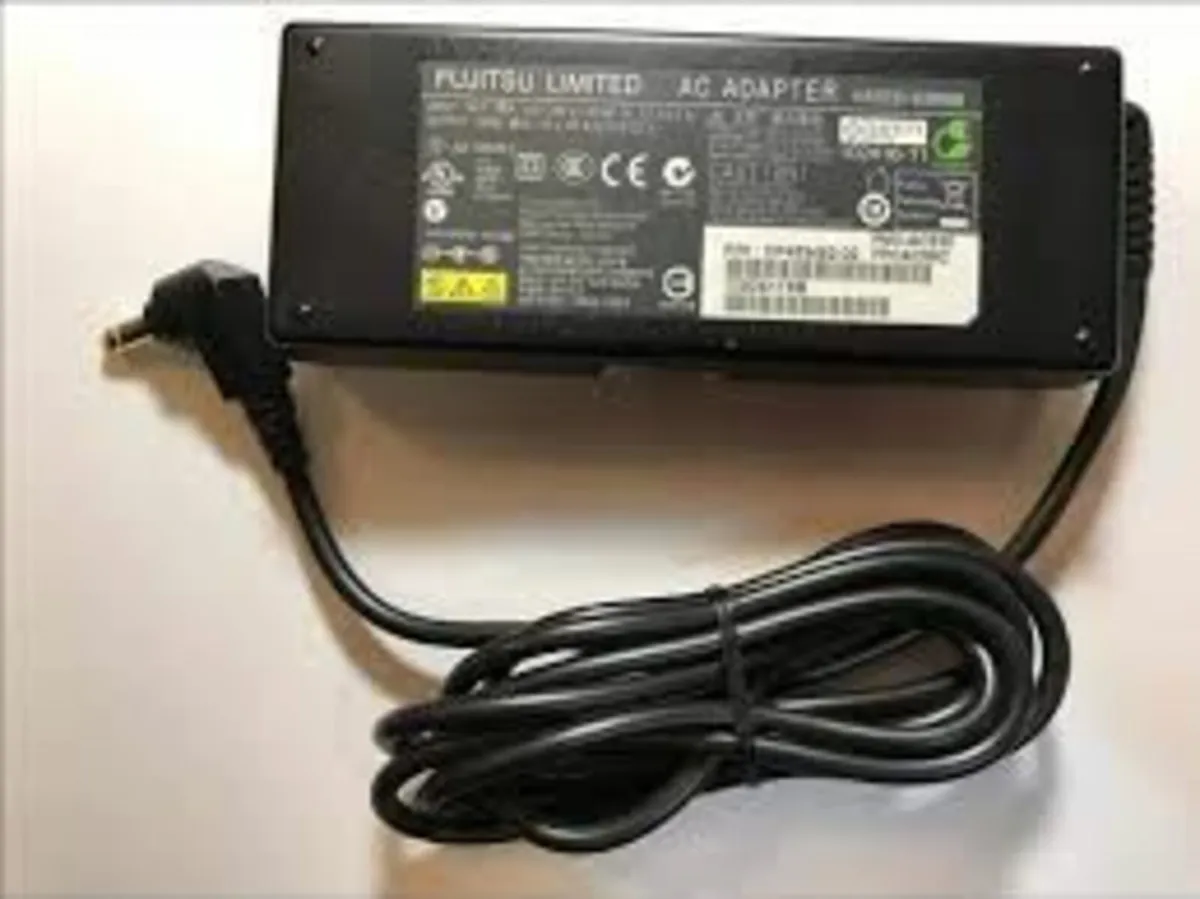 1 Fujitsu Life Book Charger + 1 Life Book Battery - Image 2